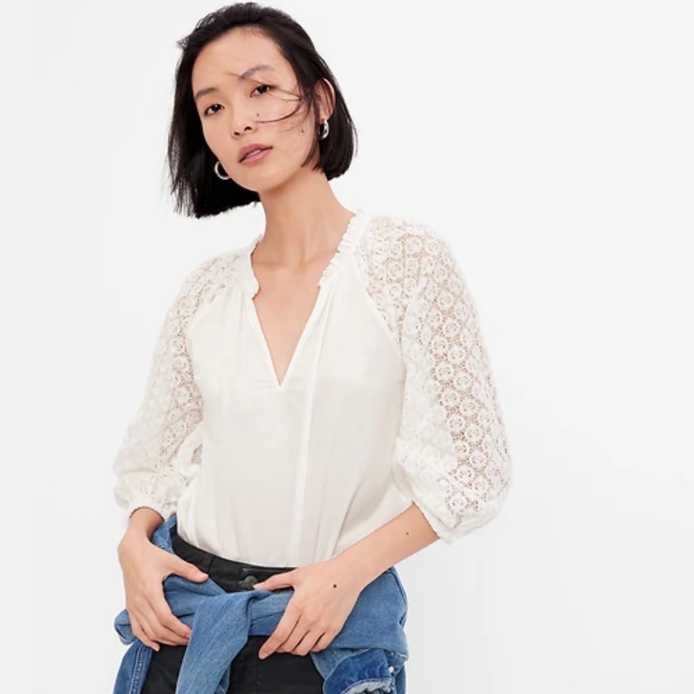 GAP LACE SLEEVE TOP, White, Size M Petite